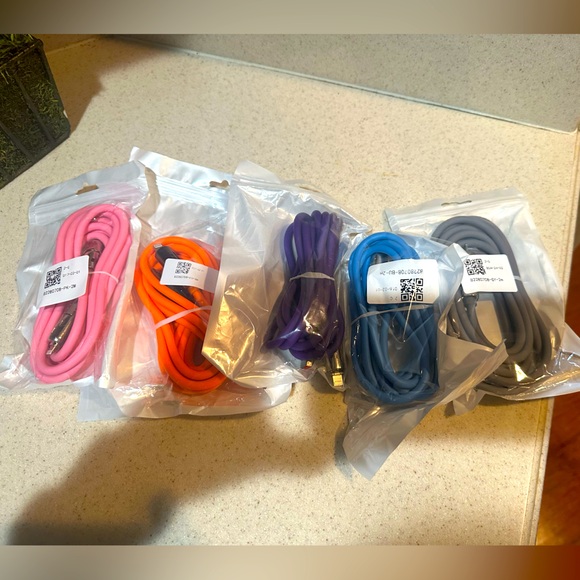 Bundle of 5 lightening chargers.  2 sizes on each end. iPhone phone chargers - Picture 1 of 8